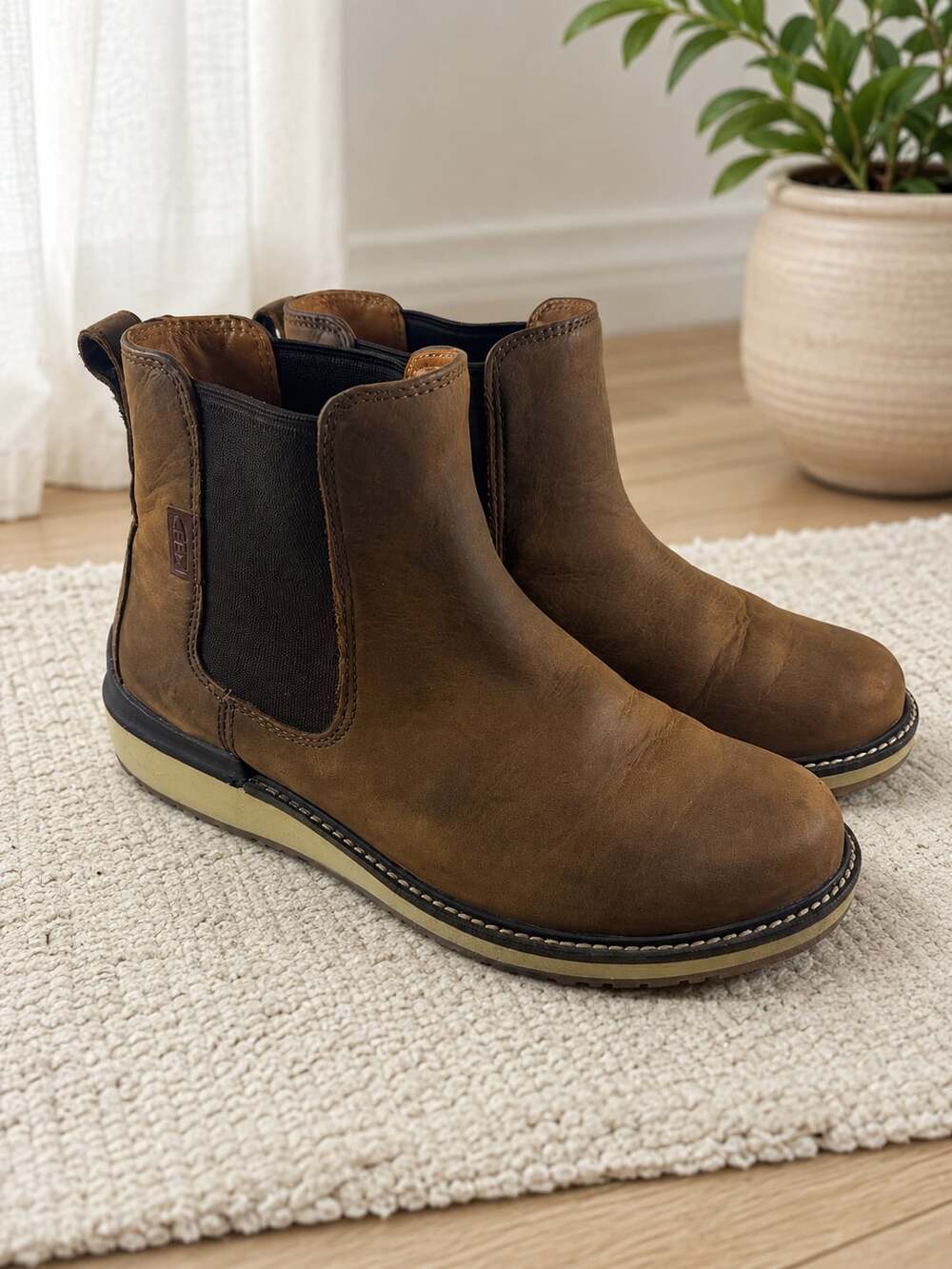 KEEN Women’s Brown Leather Chelsea Ankle Boots Wide Comfort Slip On Size 9.5 W